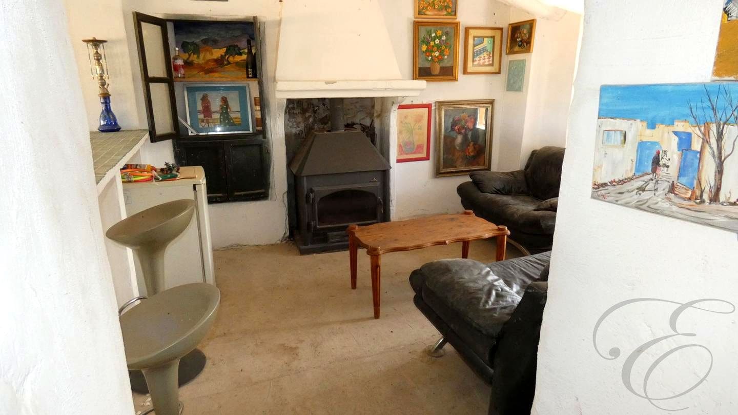 6 soveværelse Finca/Landehus til salg i Baza med swimmingpool - € 395.000 (Ref: 8931550)