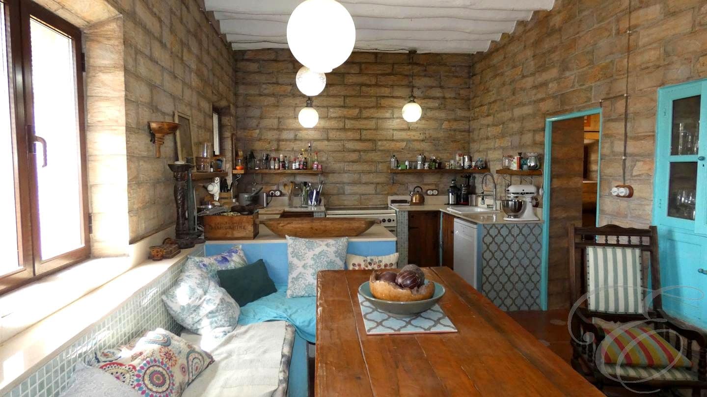 6 soveværelse Finca/Landehus til salg i Baza med swimmingpool - € 395.000 (Ref: 8931550)