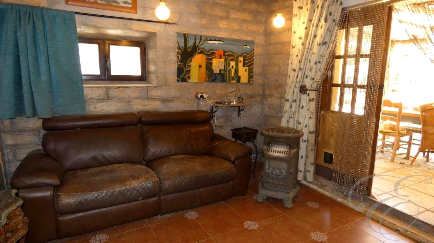 6 soveværelse Finca/Landehus til salg i Baza med swimmingpool - € 395.000 (Ref: 8931550)