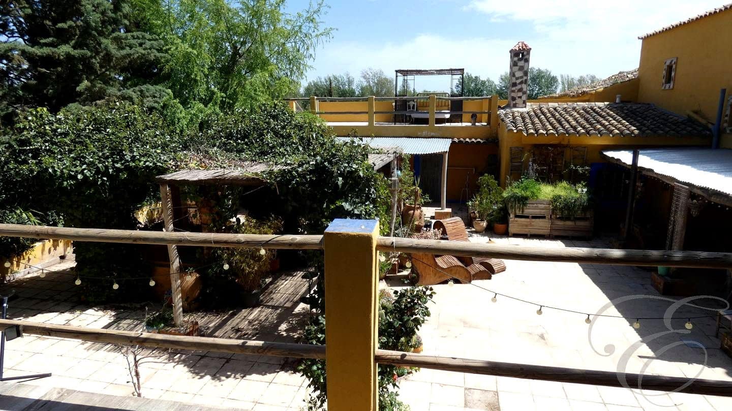 6 soveværelse Finca/Landehus til salg i Baza med swimmingpool - € 395.000 (Ref: 8931550)