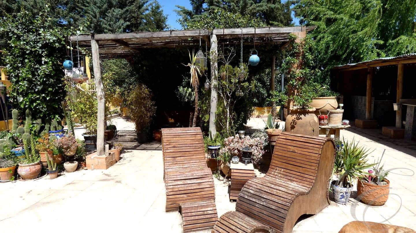 6 soveværelse Finca/Landehus til salg i Baza med swimmingpool - € 395.000 (Ref: 8931550)