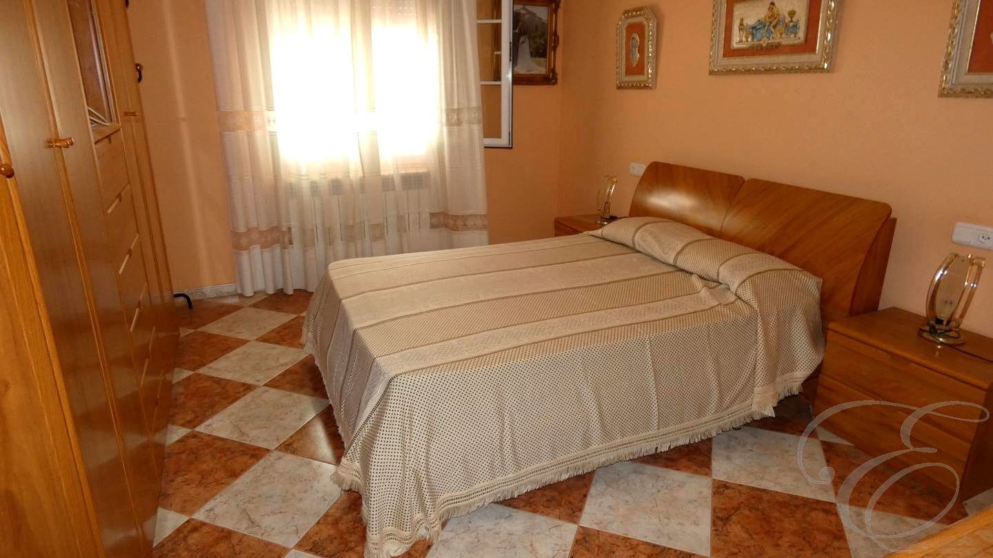 4 soveværelse Villa til salg i Baza med swimmingpool garage - € 255.000 (Ref: 8934530)