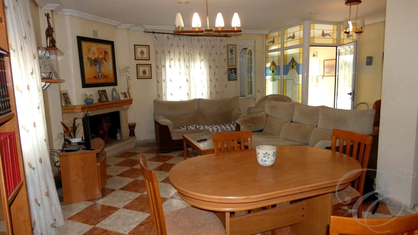 4 soveværelse Villa til salg i Baza med swimmingpool garage - € 255.000 (Ref: 8934530)