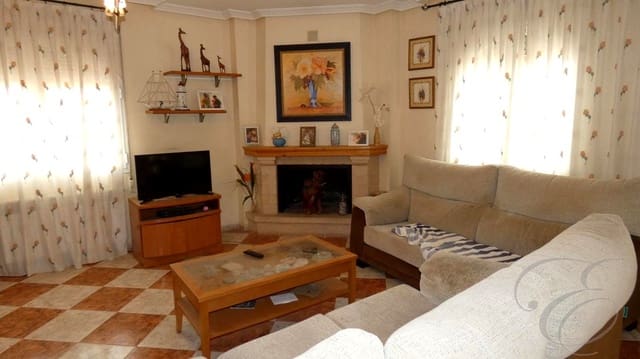 4 soverom Villa til salgs i Baza med svømmebasseng garasje - € 255 000 (Ref: 8934530)