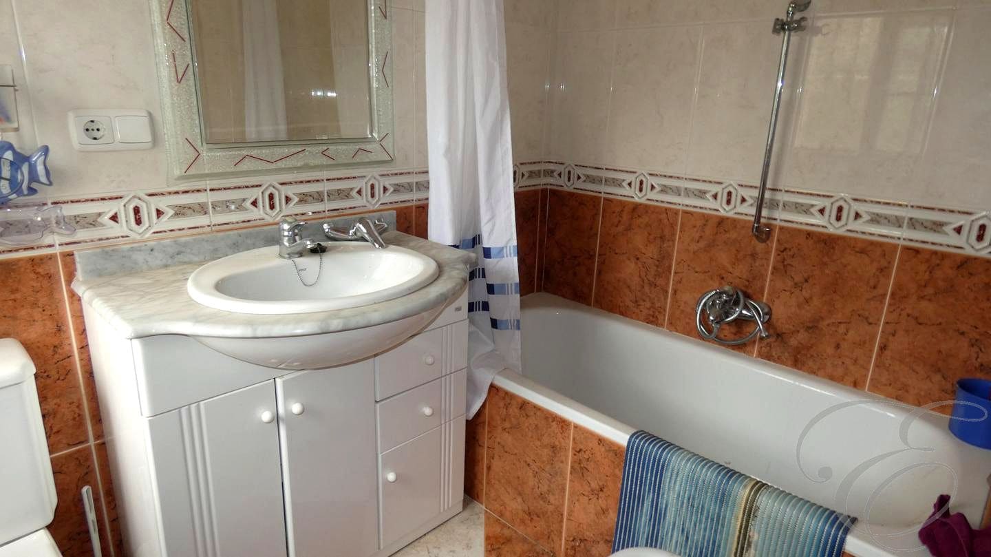 4 soveværelse Villa til salg i Baza med swimmingpool garage - € 255.000 (Ref: 8934530)