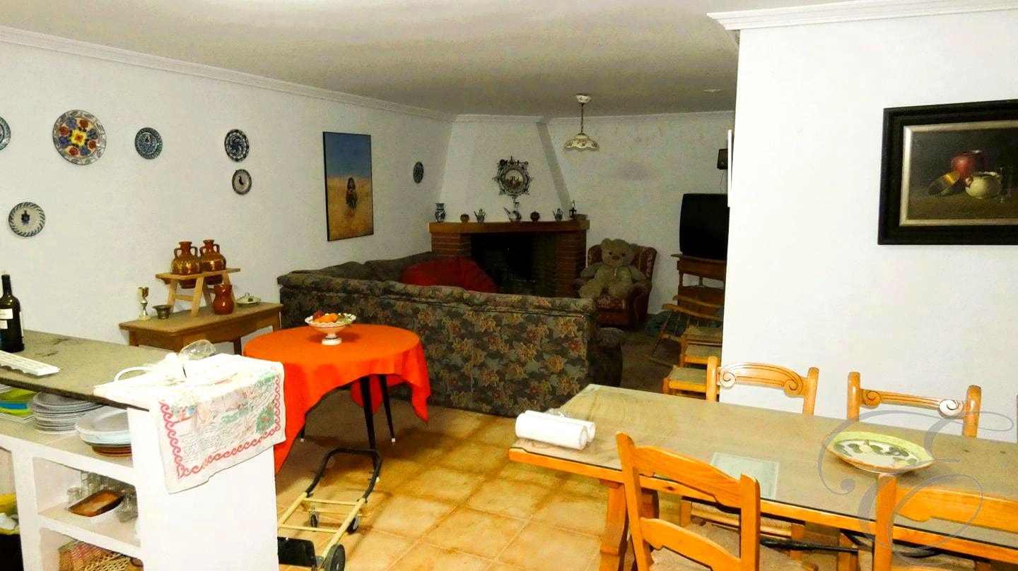 4 soveværelse Villa til salg i Baza med swimmingpool garage - € 255.000 (Ref: 8934530)