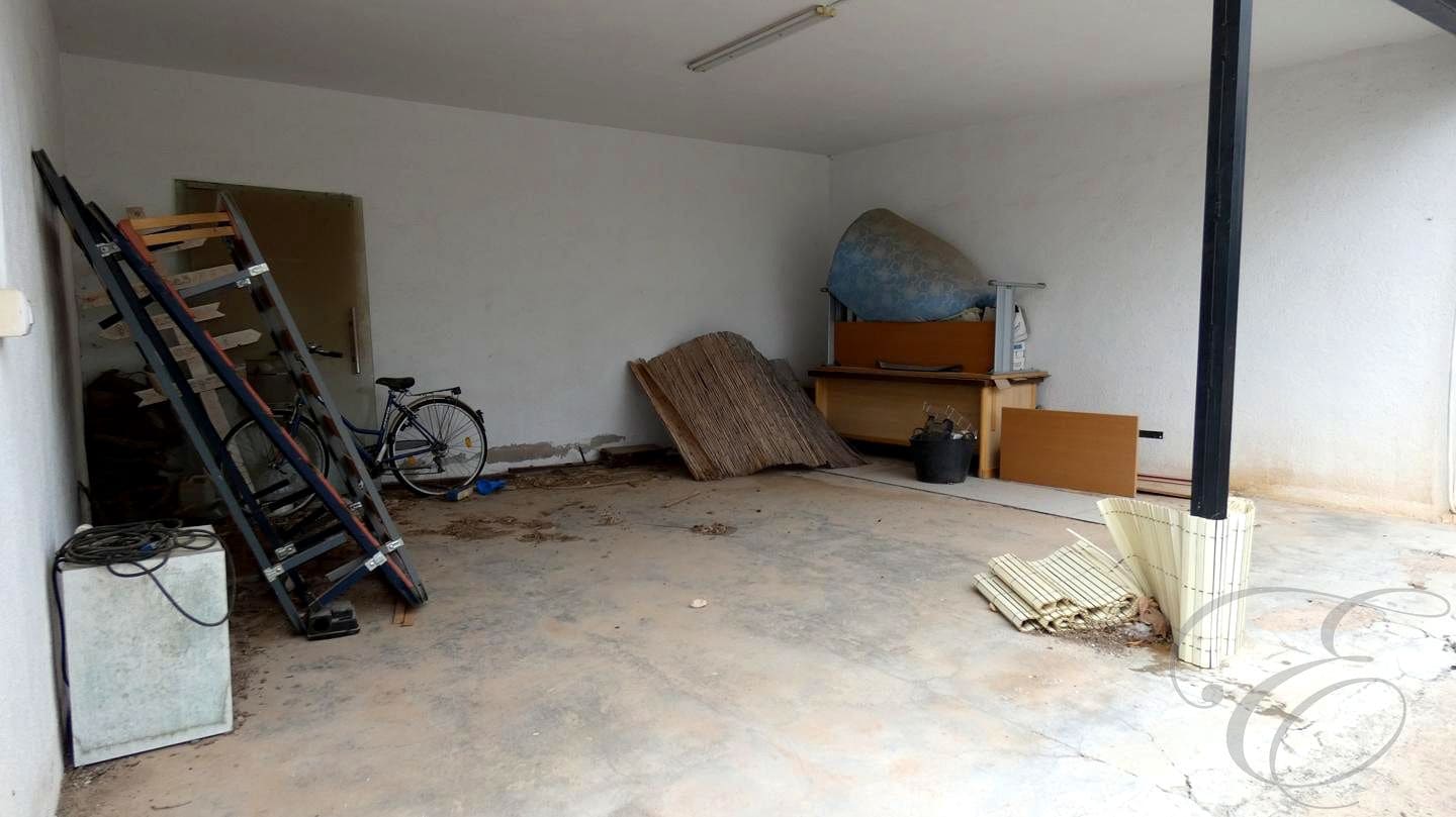 4 soveværelse Villa til salg i Baza med swimmingpool garage - € 255.000 (Ref: 8934530)