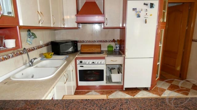 4 soverom Villa til salgs i Baza med svømmebasseng garasje - € 255 000 (Ref: 8934530)