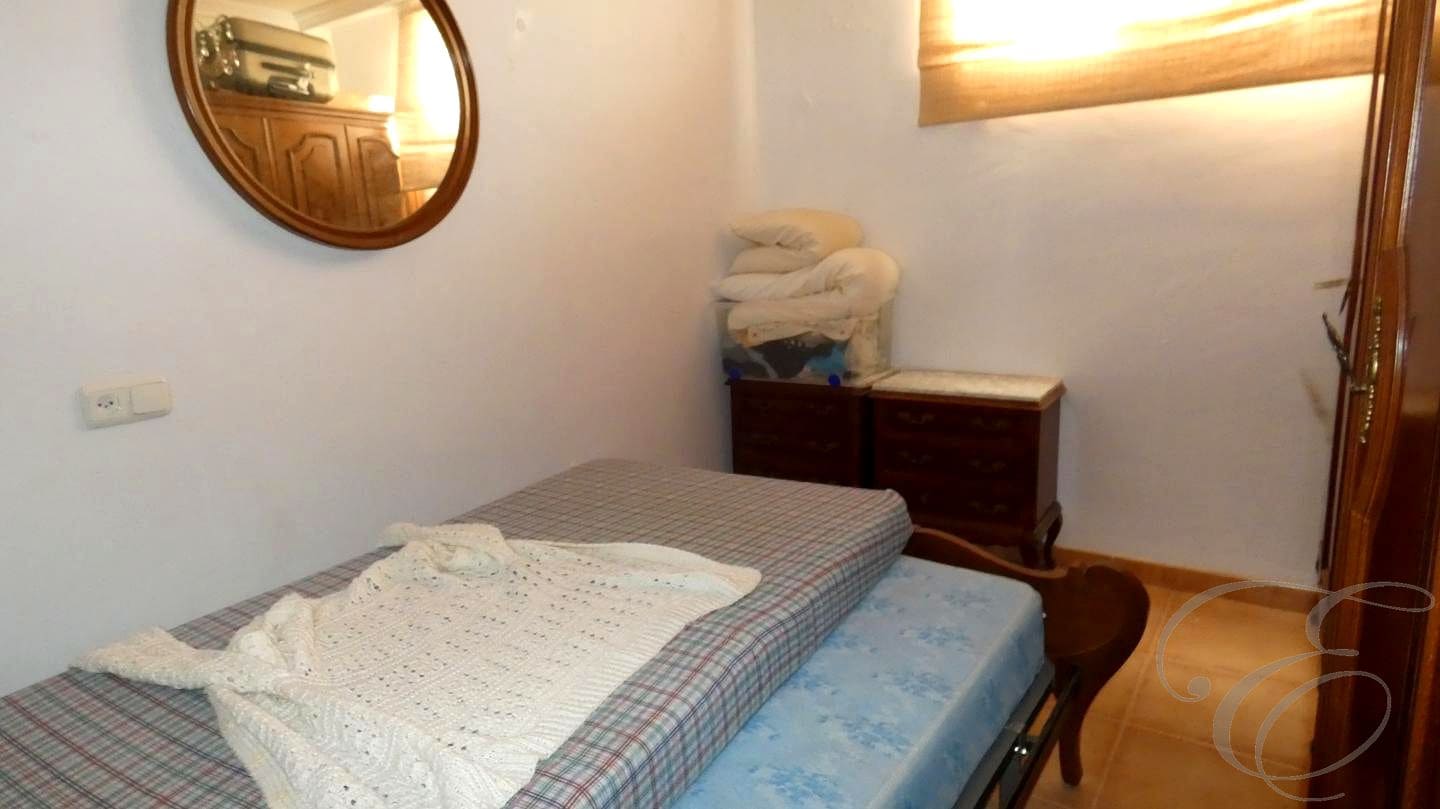 4 soveværelse Villa til salg i Baza med swimmingpool garage - € 255.000 (Ref: 8934530)