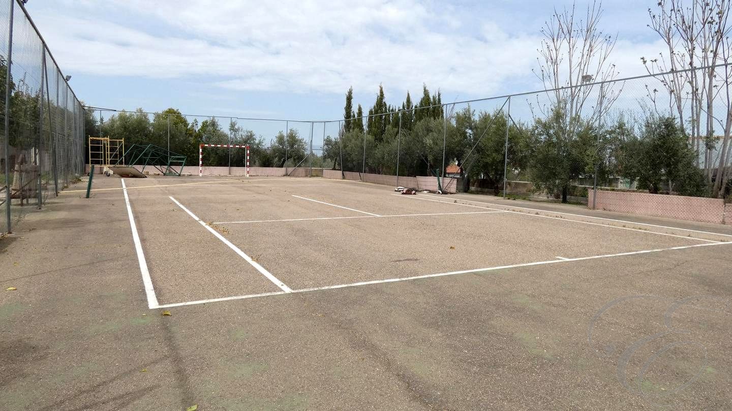 4 soveværelse Villa til salg i Baza med swimmingpool garage - € 255.000 (Ref: 8934530)