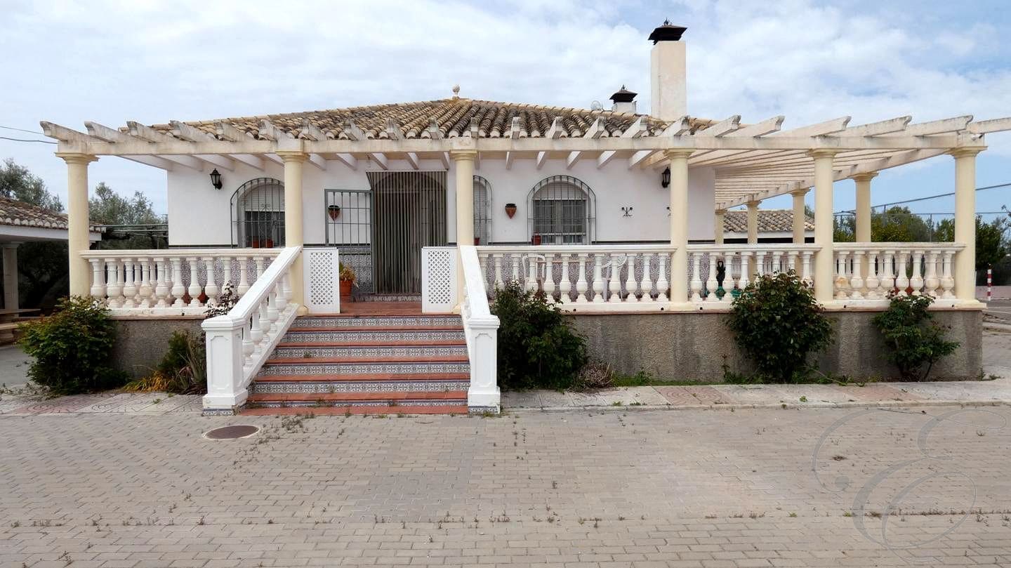 4 soveværelse Villa til salg i Baza med swimmingpool garage - € 255.000 (Ref: 8934530)