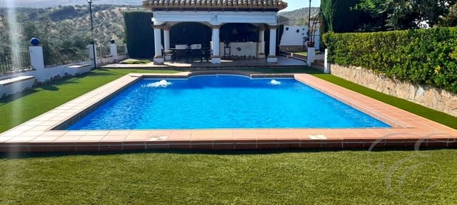 3 soveværelse Villa til salg i Priego de Córdoba med swimmingpool garage - € 390.000 (Ref: 8973822)