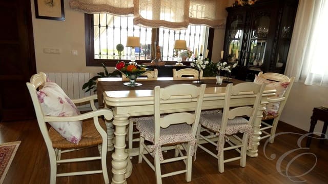 3 soveværelse Villa til salg i Priego de Córdoba med swimmingpool garage - € 390.000 (Ref: 8973822)