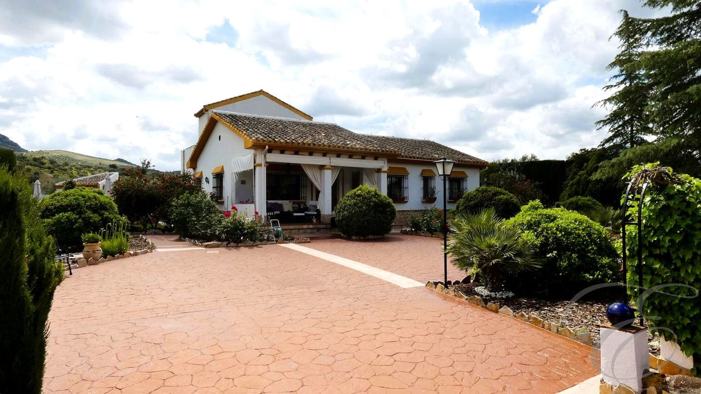 3 soveværelse Villa til salg i Priego de Cordoba med swimmingpool garage - € 390.000 (Ref: 8973822)