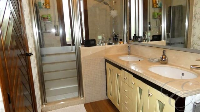 3 soveværelse Villa til salg i Priego de Córdoba med swimmingpool garage - € 390.000 (Ref: 8973822)