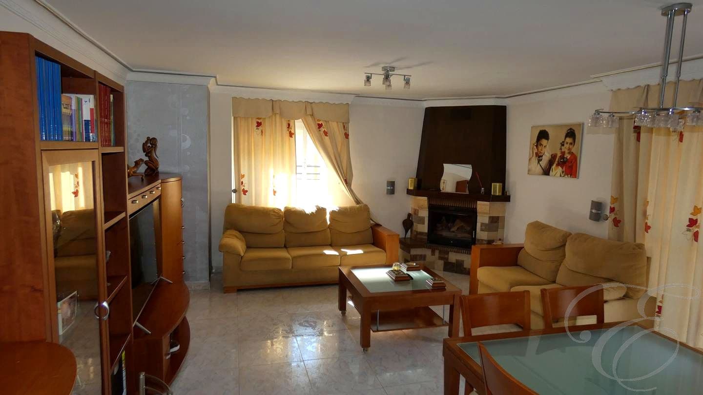 4 soveværelse Lejlighed til salg i Velez-Malaga med garage - € 280.000 (Ref: 9012961)