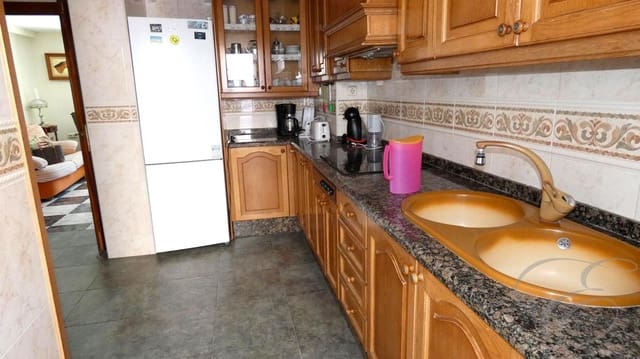 6 slaapkamer Villa te koop in Vélez-Málaga - € 360.000 (Ref: 9029050)