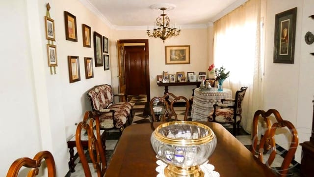 6 slaapkamer Villa te koop in Vélez-Málaga - € 360.000 (Ref: 9029050)