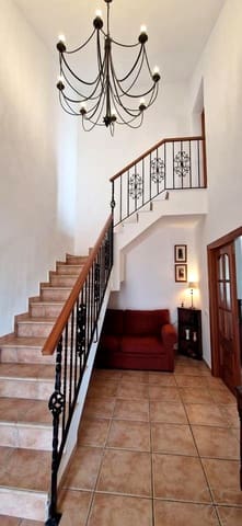 4 slaapkamer Villa te koop in Viñuela met zwembad garage - € 759.000 (Ref: 9046257)