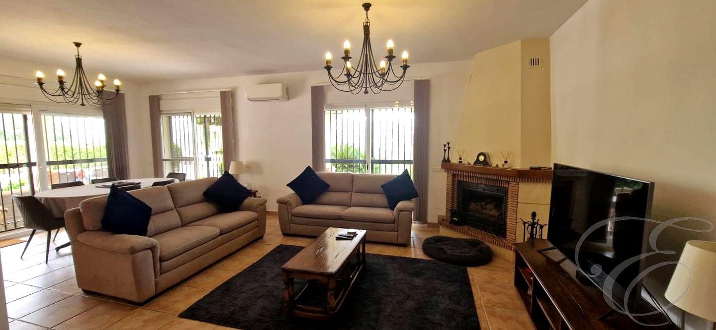 4 sypialnia Willa na sprzedaż w Vinuela z basenem garażem - 759 000 € (Ref: 9046257)