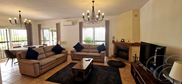 4 slaapkamer Villa te koop in Viñuela met zwembad garage - € 759.000 (Ref: 9046257)