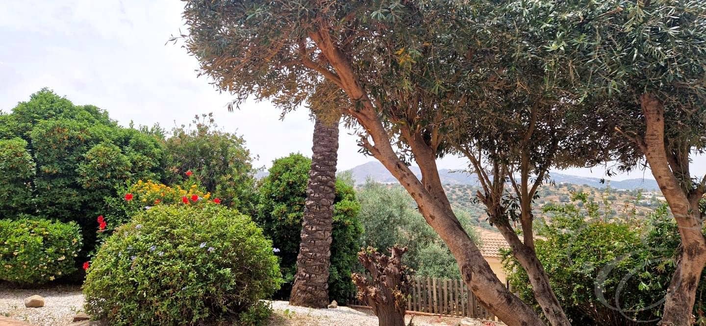 4 sypialnia Willa na sprzedaż w Vinuela z basenem garażem - 759 000 € (Ref: 9046257)