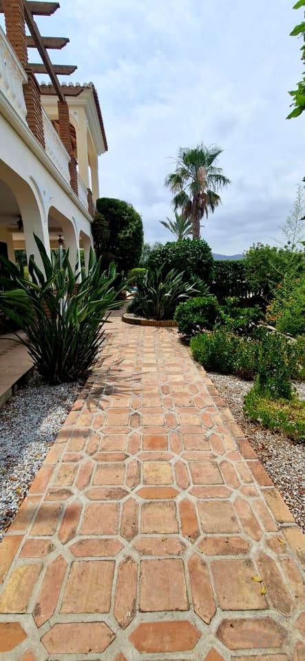 4 sypialnia Willa na sprzedaż w Vinuela z basenem garażem - 759 000 € (Ref: 9046257)