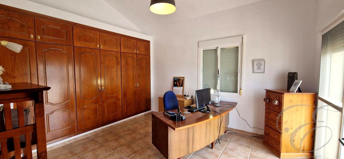 4 sypialnia Willa na sprzedaż w Vinuela z basenem garażem - 759 000 € (Ref: 9046257)