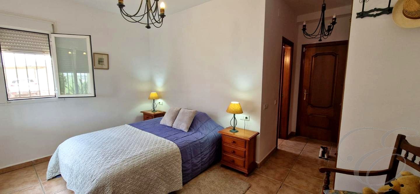 4 sypialnia Willa na sprzedaż w Vinuela z basenem garażem - 759 000 € (Ref: 9046257)