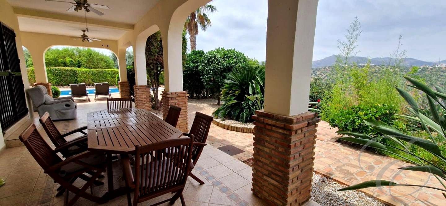 4 sypialnia Willa na sprzedaż w Vinuela z basenem garażem - 759 000 € (Ref: 9046257)