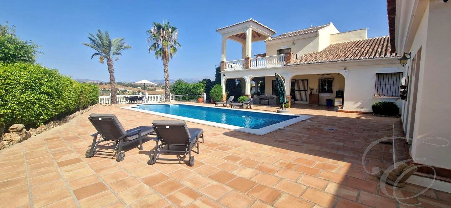 4 sypialnia Willa na sprzedaż w Vinuela z basenem garażem - 759 000 € (Ref: 9046257)