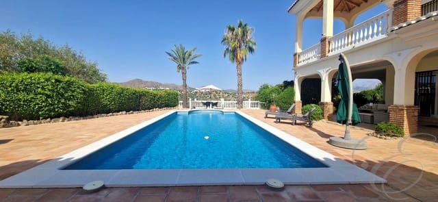 4 slaapkamer Villa te koop in Viñuela met zwembad garage - € 759.000 (Ref: 9046257)