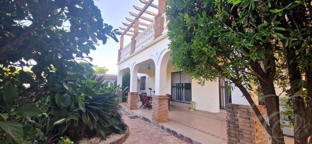 4 slaapkamer Villa te koop in Viñuela met zwembad garage - € 759.000 (Ref: 9046257)