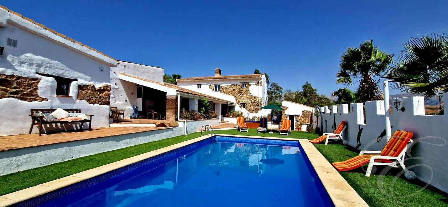 7 sypialnia Finka/Dom wiejski na sprzedaż w Riogordo z basenem garażem - 1 000 000 € (Ref: 9074226)