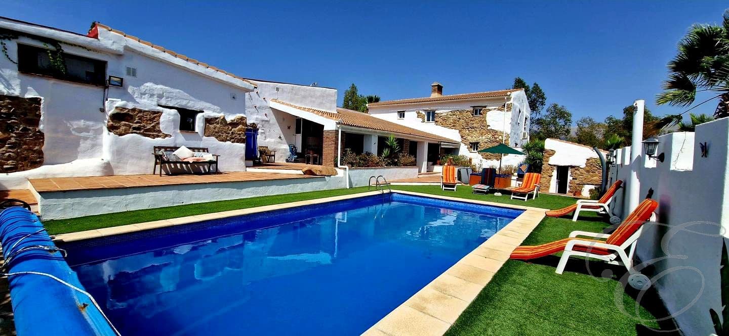 7 sypialnia Finka/Dom wiejski na sprzedaż w Riogordo z basenem garażem - 1 000 000 € (Ref: 9074226)