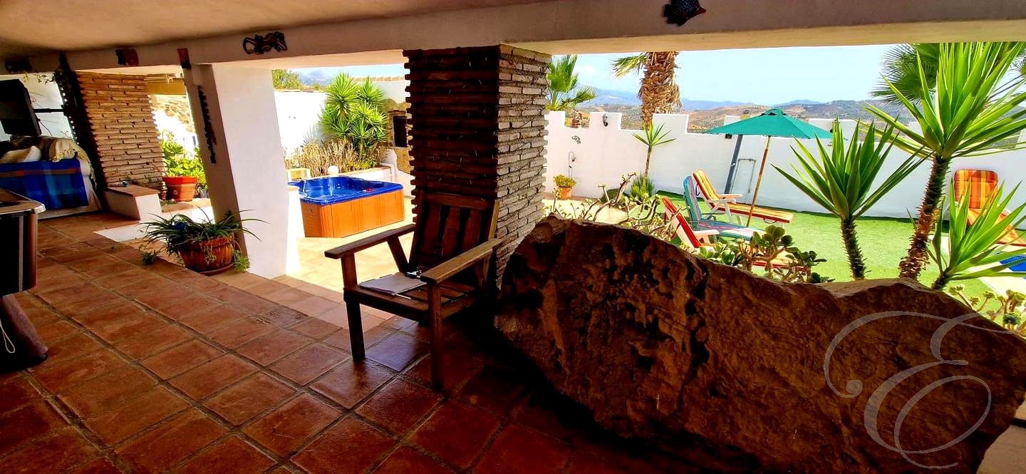 7 sypialnia Finka/Dom wiejski na sprzedaż w Riogordo z basenem garażem - 1 000 000 € (Ref: 9074226)