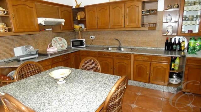 12 bedroom Finca/Country House for sale in Montilla with pool garage - € 1,500,000 (Ref: 9113461)