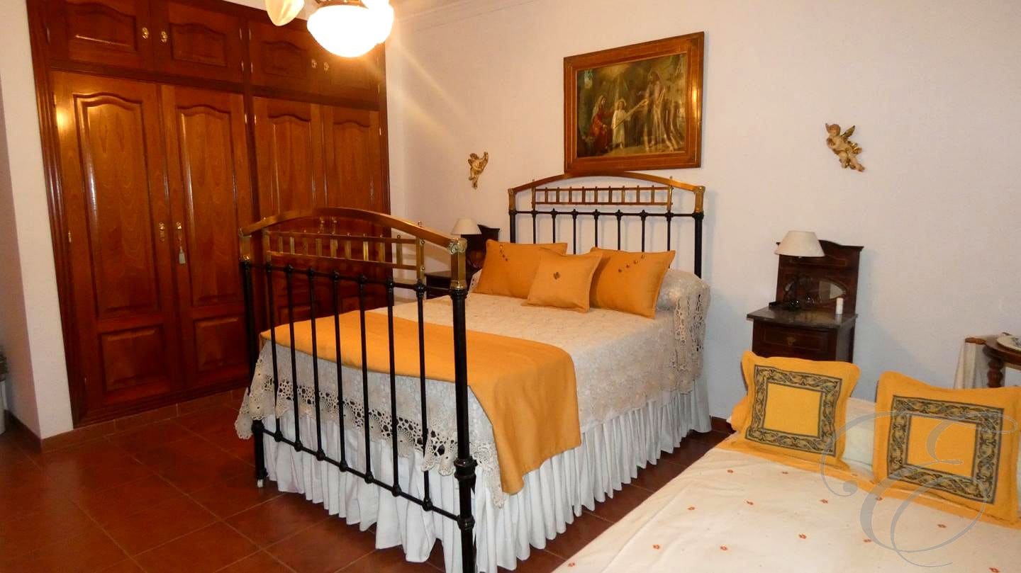 12 soveværelse Finca/Landehus til salg i Montilla med swimmingpool garage - € 1.500.000 (Ref: 9113461)