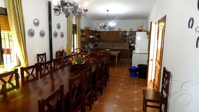 12 bedroom Finca/Country House for sale in Montilla with pool garage - € 1,500,000 (Ref: 9113461)