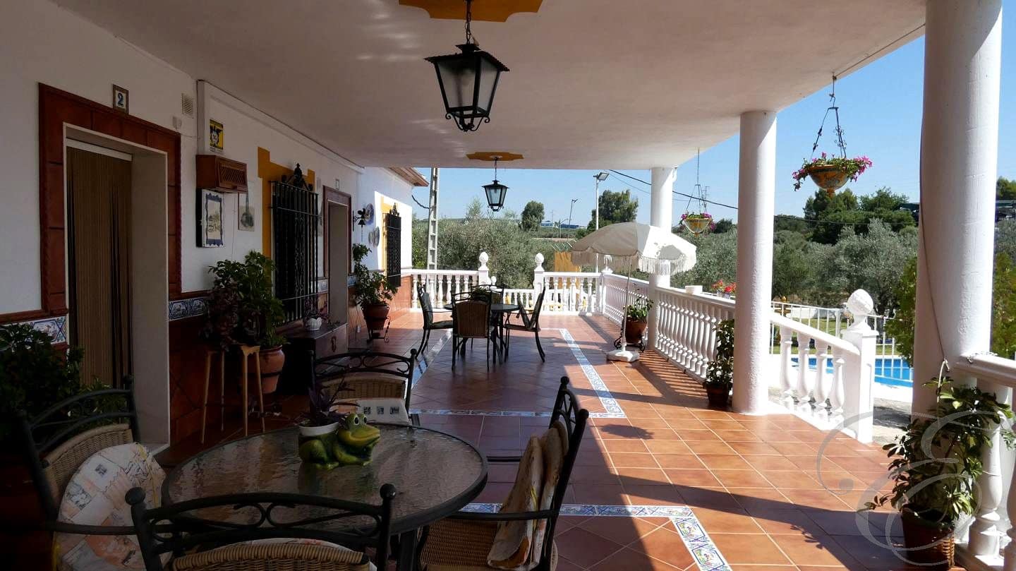 12 soveværelse Finca/Landehus til salg i Montilla med swimmingpool garage - € 1.500.000 (Ref: 9113461)