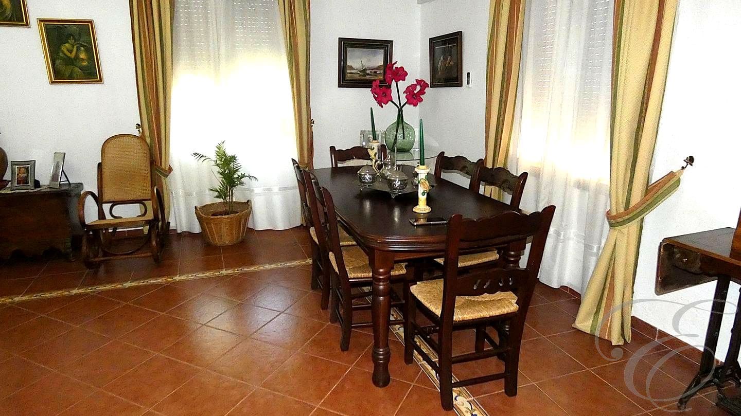 12 soveværelse Finca/Landehus til salg i Montilla med swimmingpool garage - € 1.500.000 (Ref: 9113461)