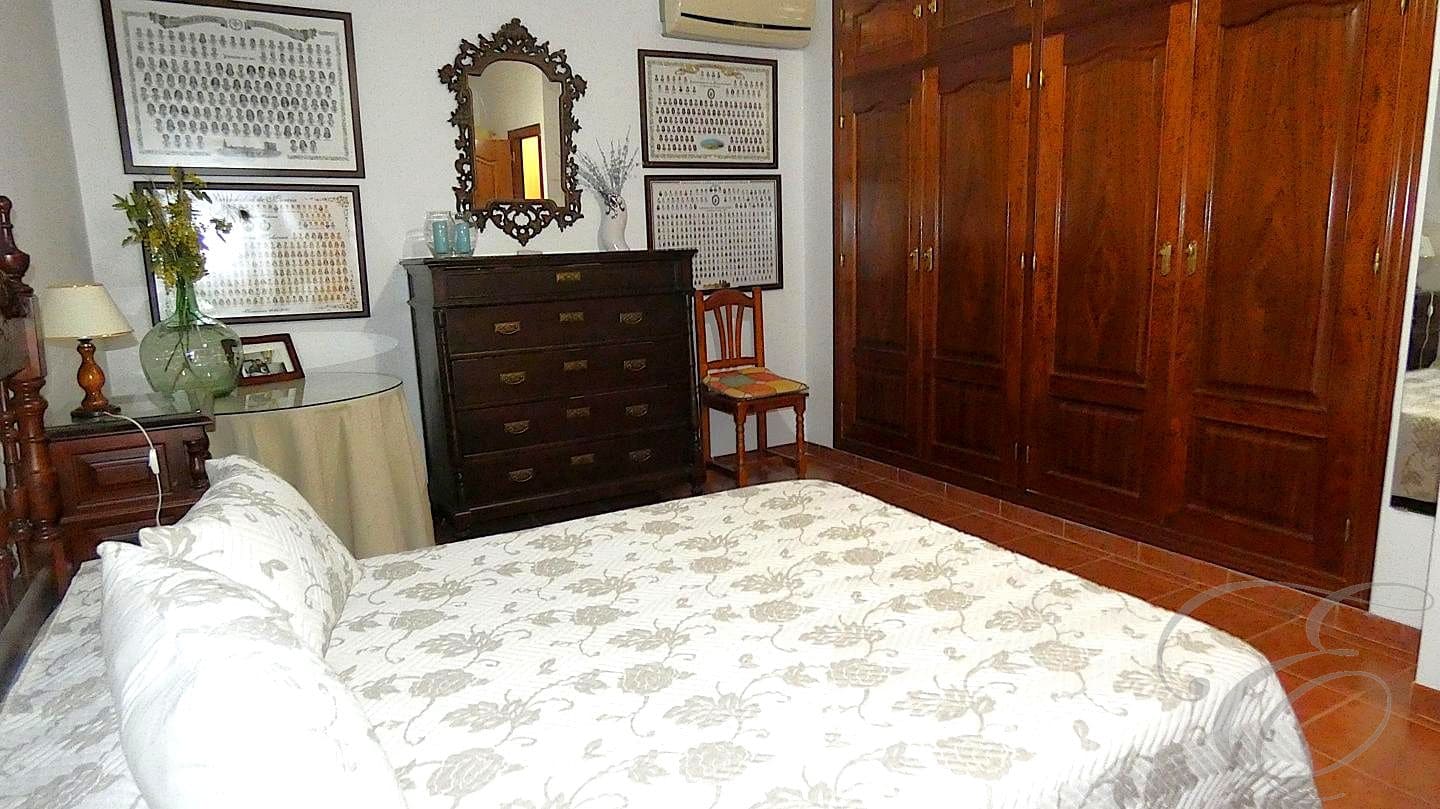 12 soveværelse Finca/Landehus til salg i Montilla med swimmingpool garage - € 1.500.000 (Ref: 9113461)