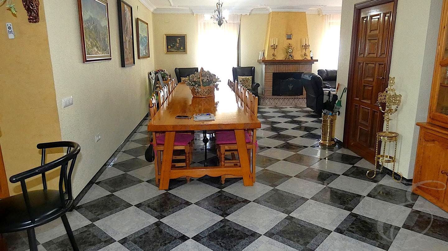 12 soveværelse Finca/Landehus til salg i Montilla med swimmingpool garage - € 1.500.000 (Ref: 9113461)