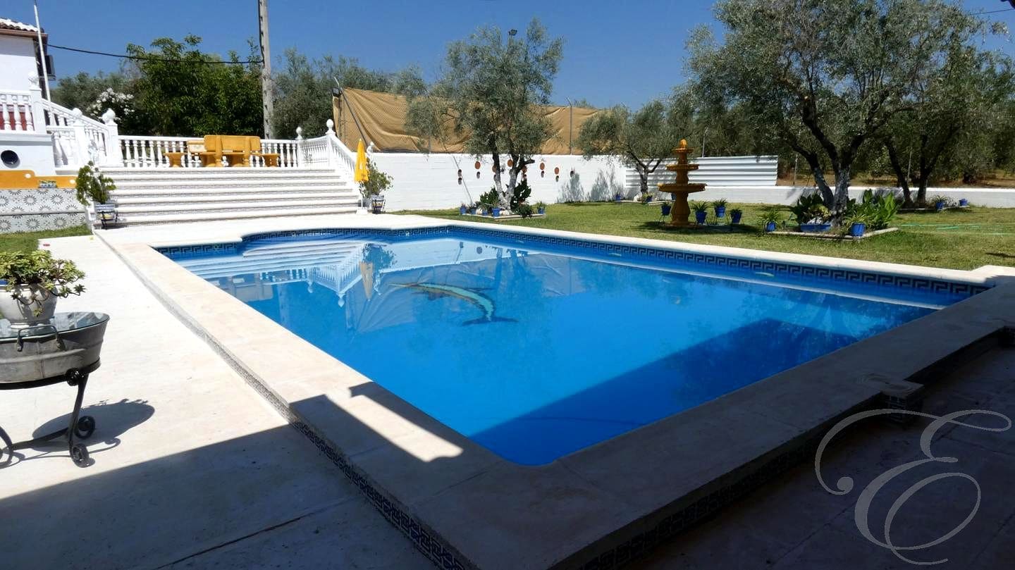 12 soveværelse Finca/Landehus til salg i Montilla med swimmingpool garage - € 1.500.000 (Ref: 9113461)