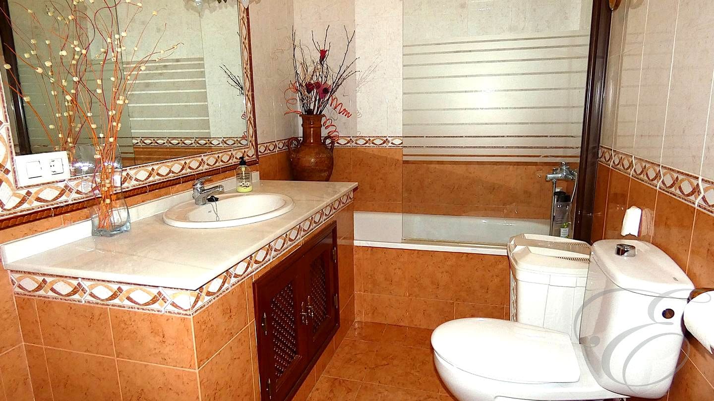 12 soveværelse Finca/Landehus til salg i Montilla med swimmingpool garage - € 1.500.000 (Ref: 9113461)