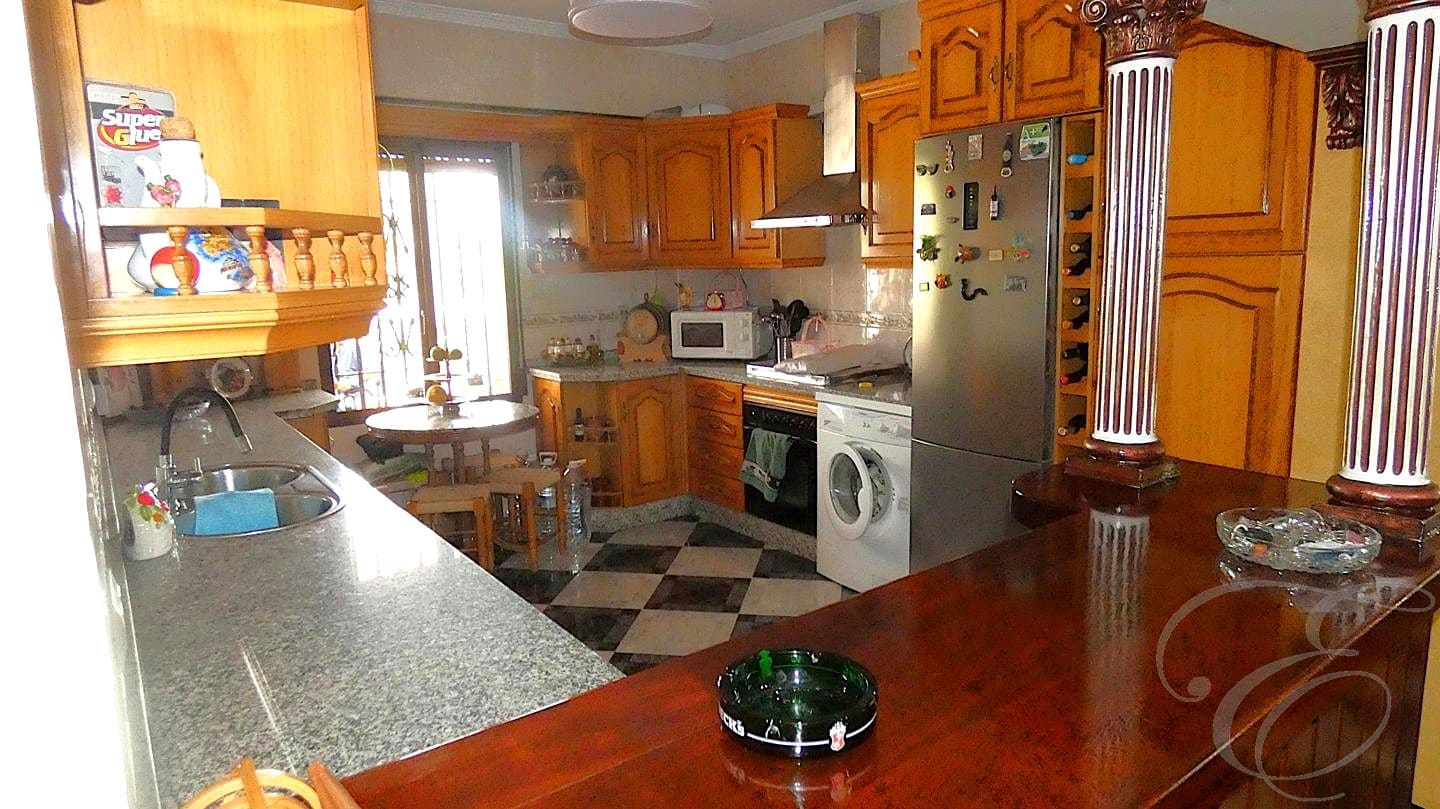 12 soveværelse Finca/Landehus til salg i Montilla med swimmingpool garage - € 1.500.000 (Ref: 9113461)