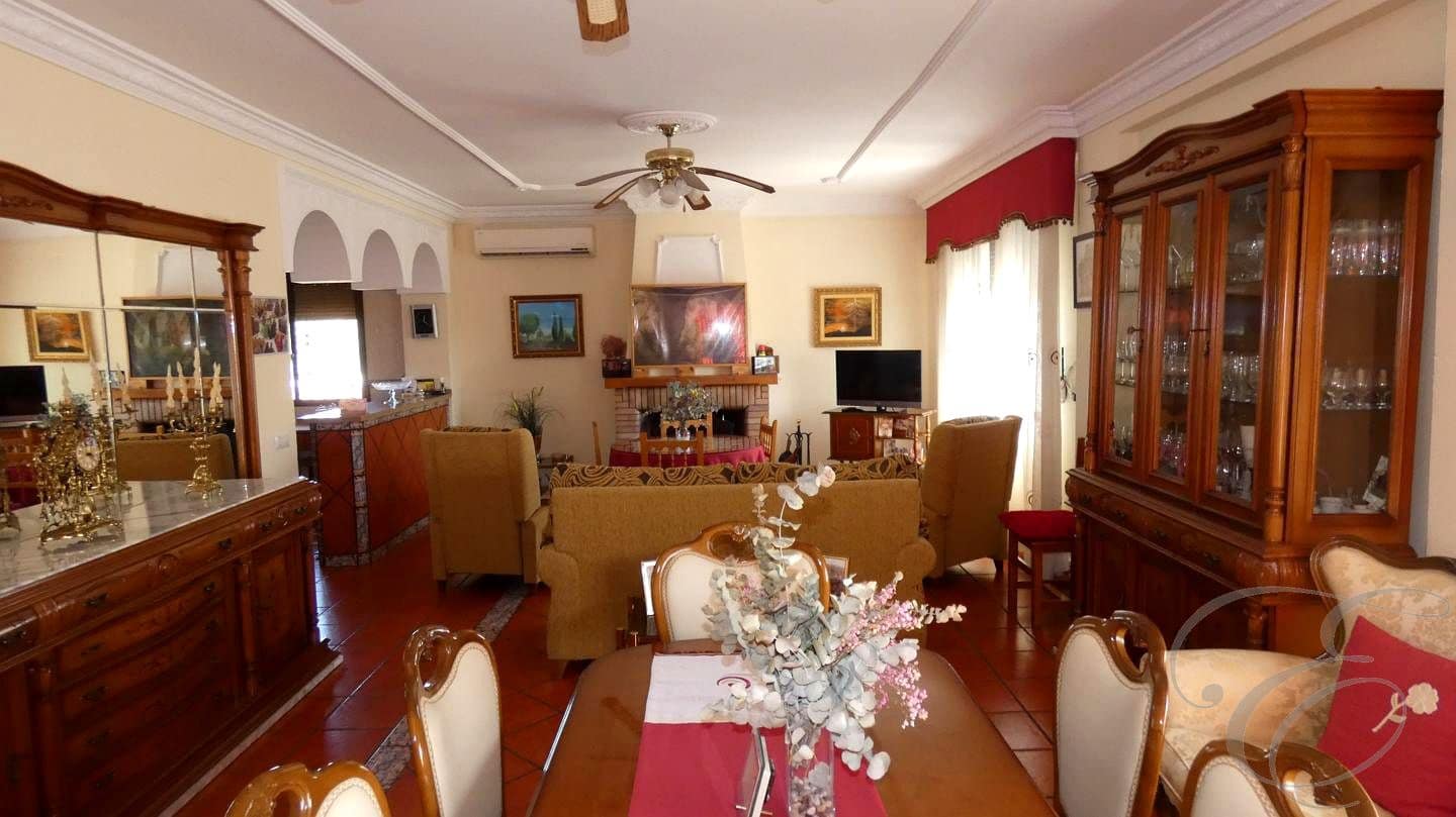 12 soveværelse Finca/Landehus til salg i Montilla med swimmingpool garage - € 1.500.000 (Ref: 9113461)