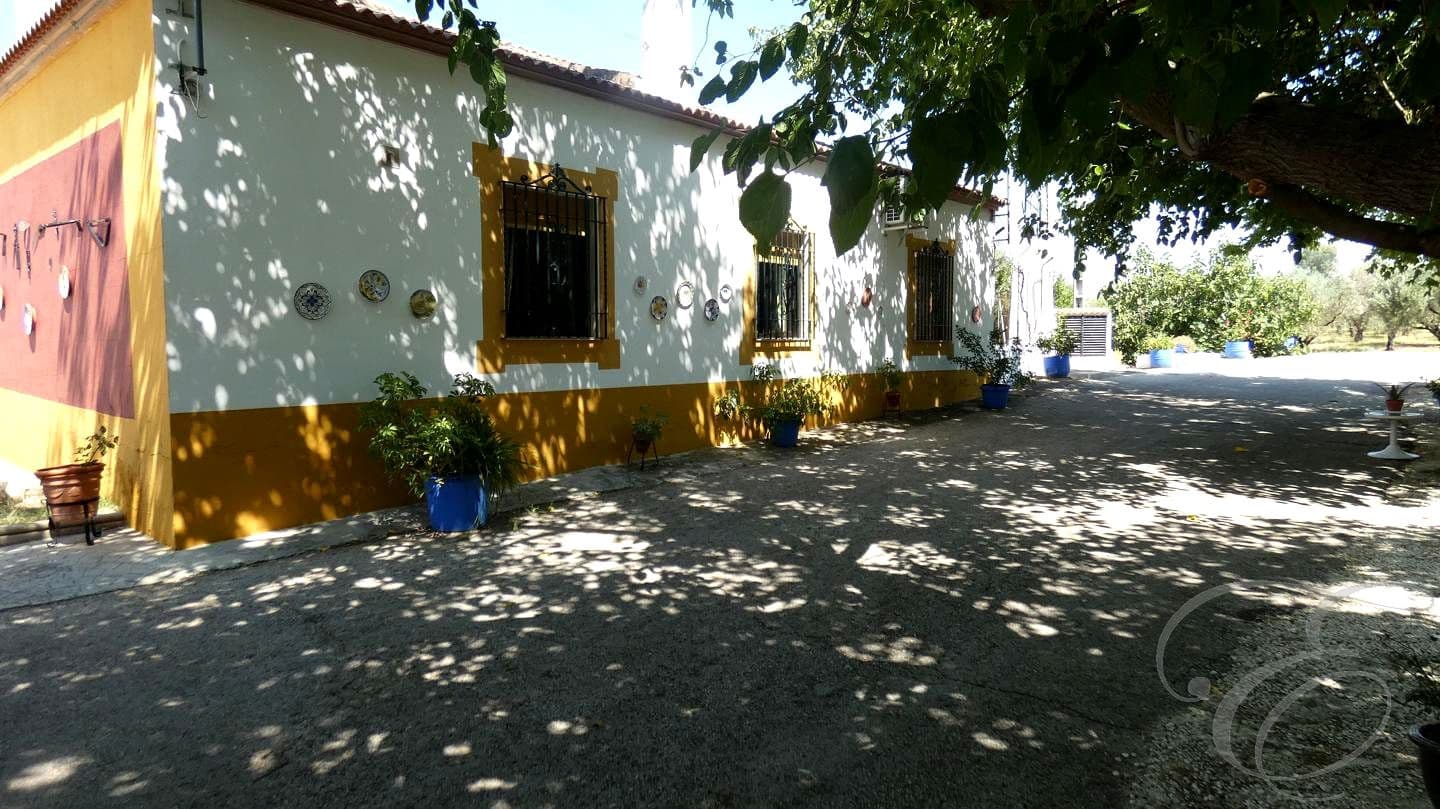 12 soveværelse Finca/Landehus til salg i Montilla med swimmingpool garage - € 1.500.000 (Ref: 9113461)