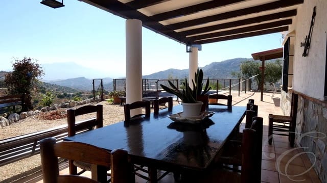 6 soveværelse Finca/Landehus til salg i Colmenar med swimmingpool - € 450.000 (Ref: 9131622)