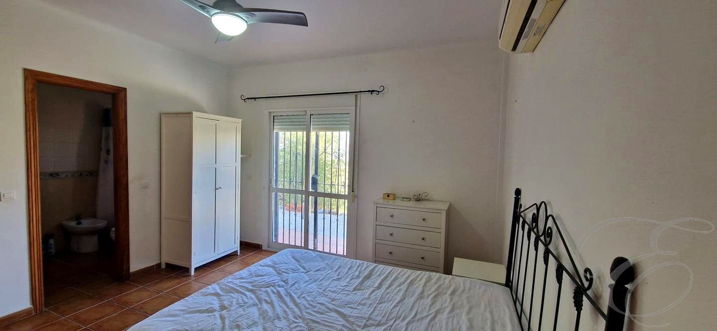 2 soveværelse Finca/Landehus til salg i Alcaucin med swimmingpool - € 245.000 (Ref: 9160251)